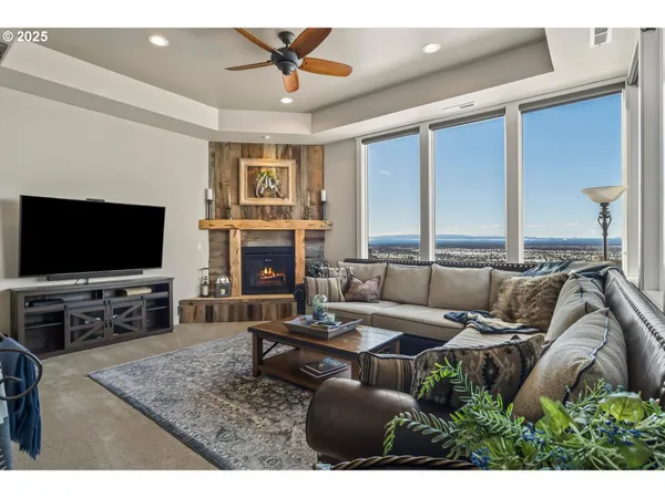 $1,995,000 | 16368 South W Hat Rock Loop, Powell Butte, OR 97753