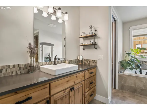 $1,995,000 | 16368 South W Hat Rock Loop, Powell Butte, OR 97753