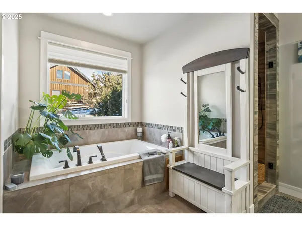 $1,995,000 | 16368 South W Hat Rock Loop, Powell Butte, OR 97753