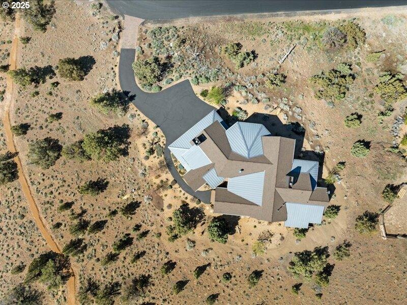 16368 South W Hat Rock Loop Powell Butte, OR 97753 - Photo 6 of 40 view of a house with a yard and snow