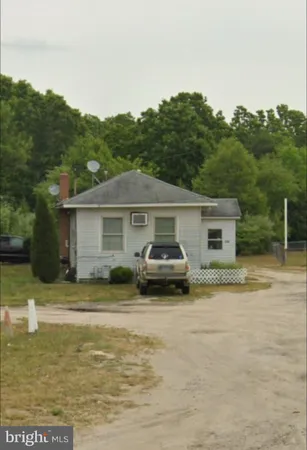 $1,500 | 384 South White Horse Pike, Hammonton, NJ 08037