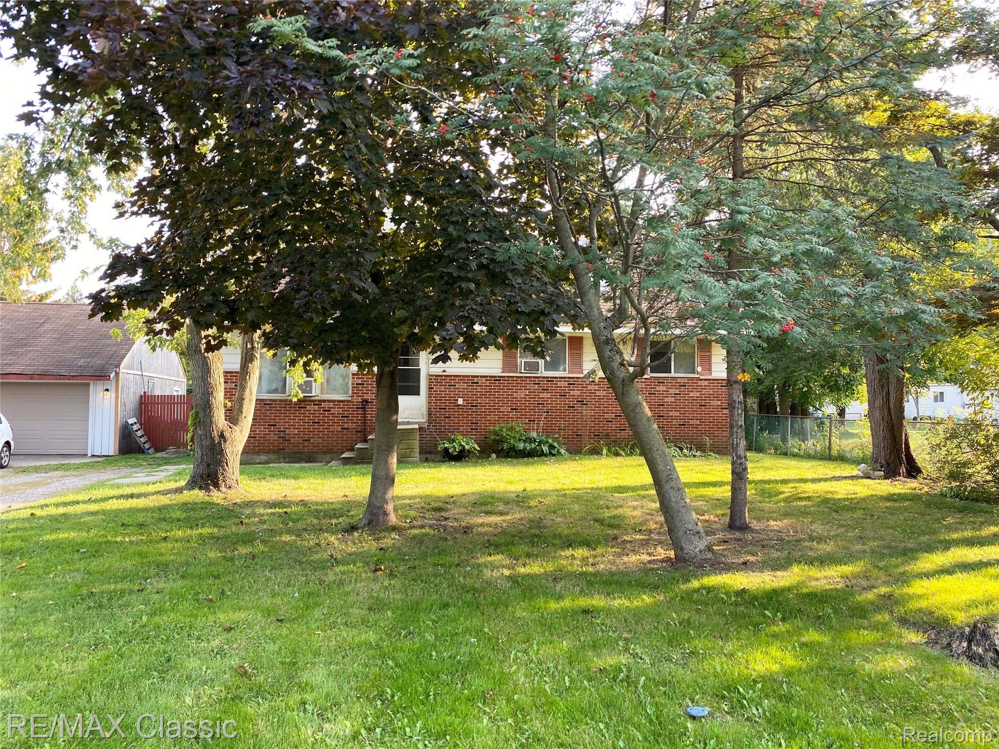7759 Bridge Road Waterford, MI 48329 - Photo 13 of 32 Front