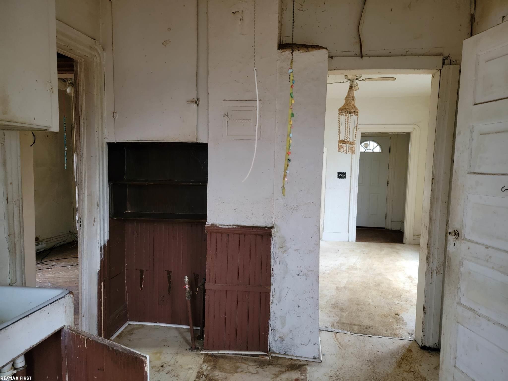 9367 Navarre Street Detroit, MI 48214 - Photo 9 of 22