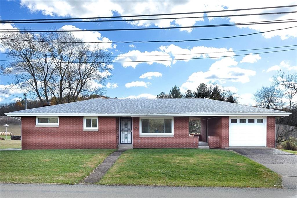 a view of a house with a yard