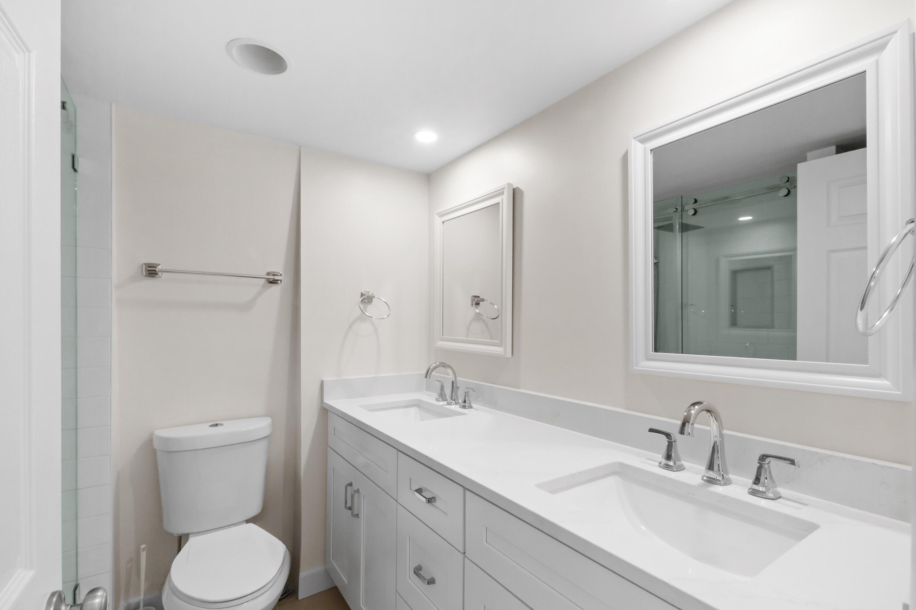 3900 Southeast County Line Road, Unit 12C Tequesta, FL 33469 - Photo 13 of 32 Primary Bathroom