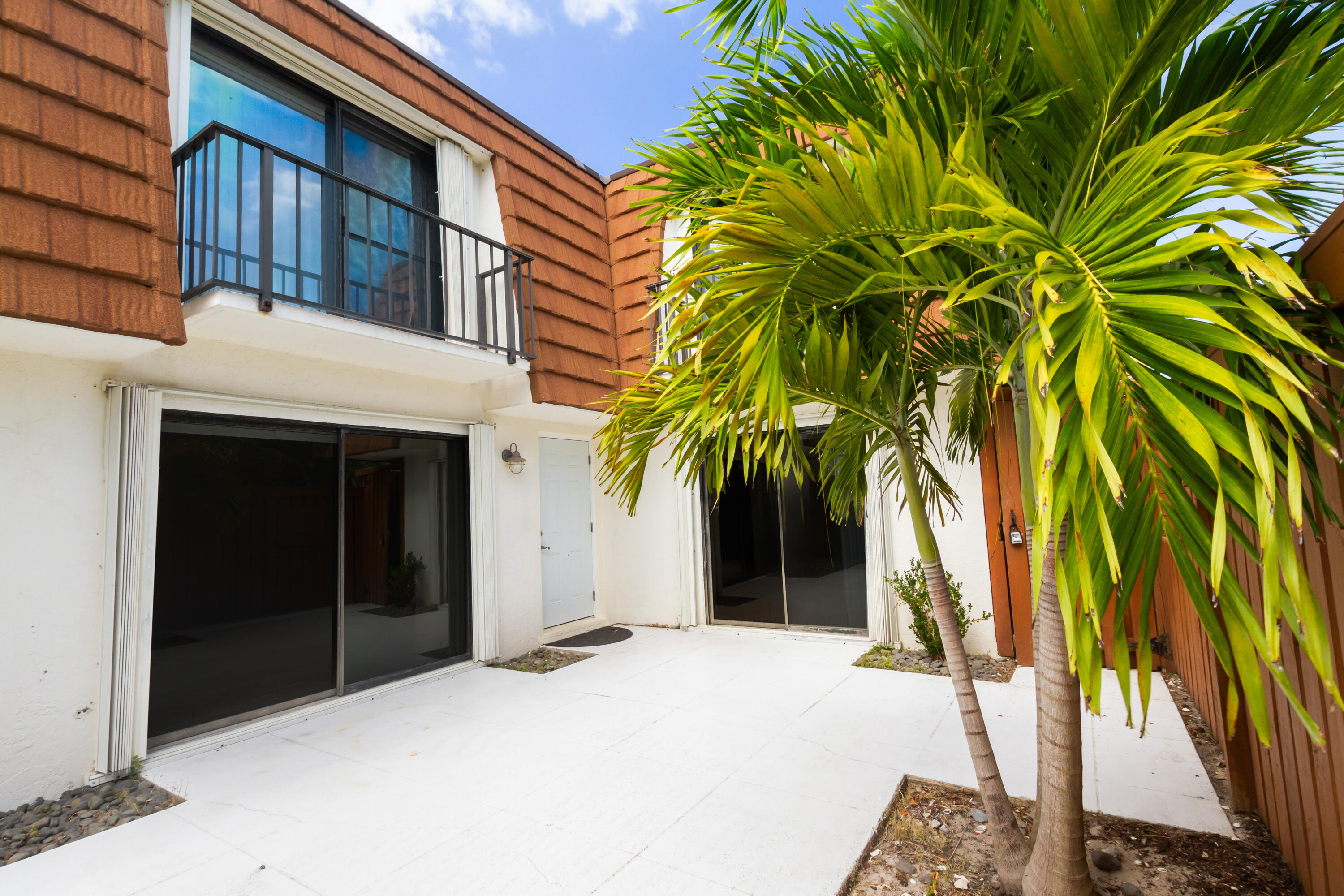 3900 Southeast County Line Road, Unit 12C Tequesta, FL 33469 - Photo 19 of 32 Courtyard
