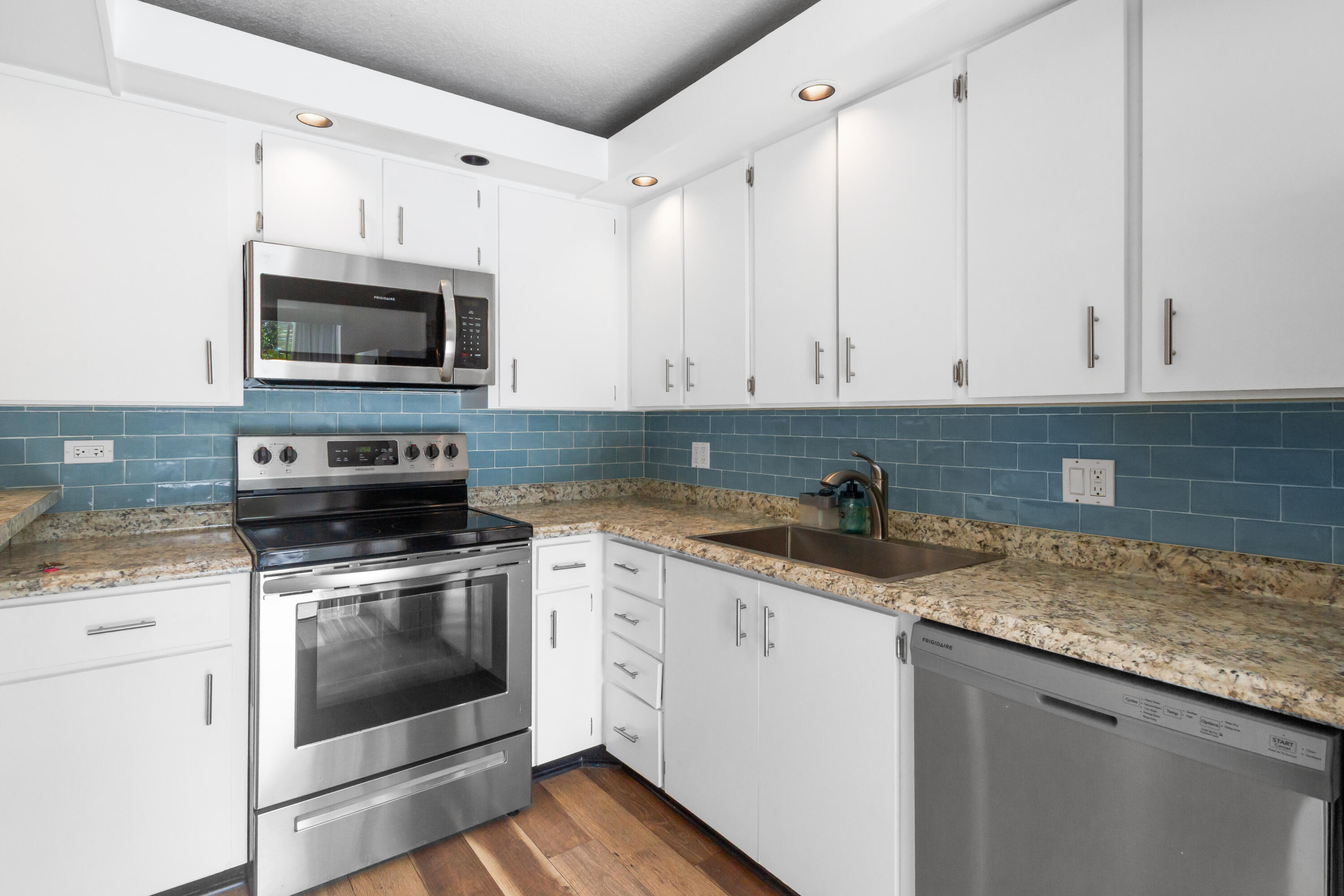 3900 Southeast County Line Road, Unit 12C Tequesta, FL 33469 - Photo 6 of 32 Kitchen