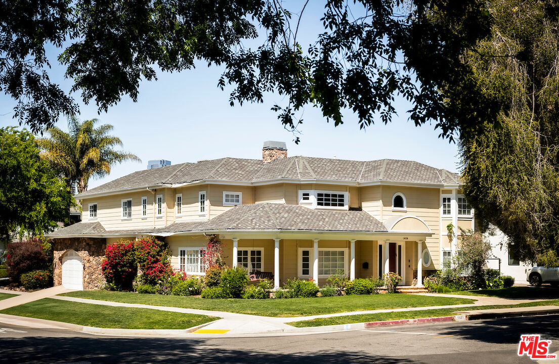 1629 Reeves Street Los Angeles, CA 90035 - Photo 3 of 7 a front view of a residential apartment building with a yard