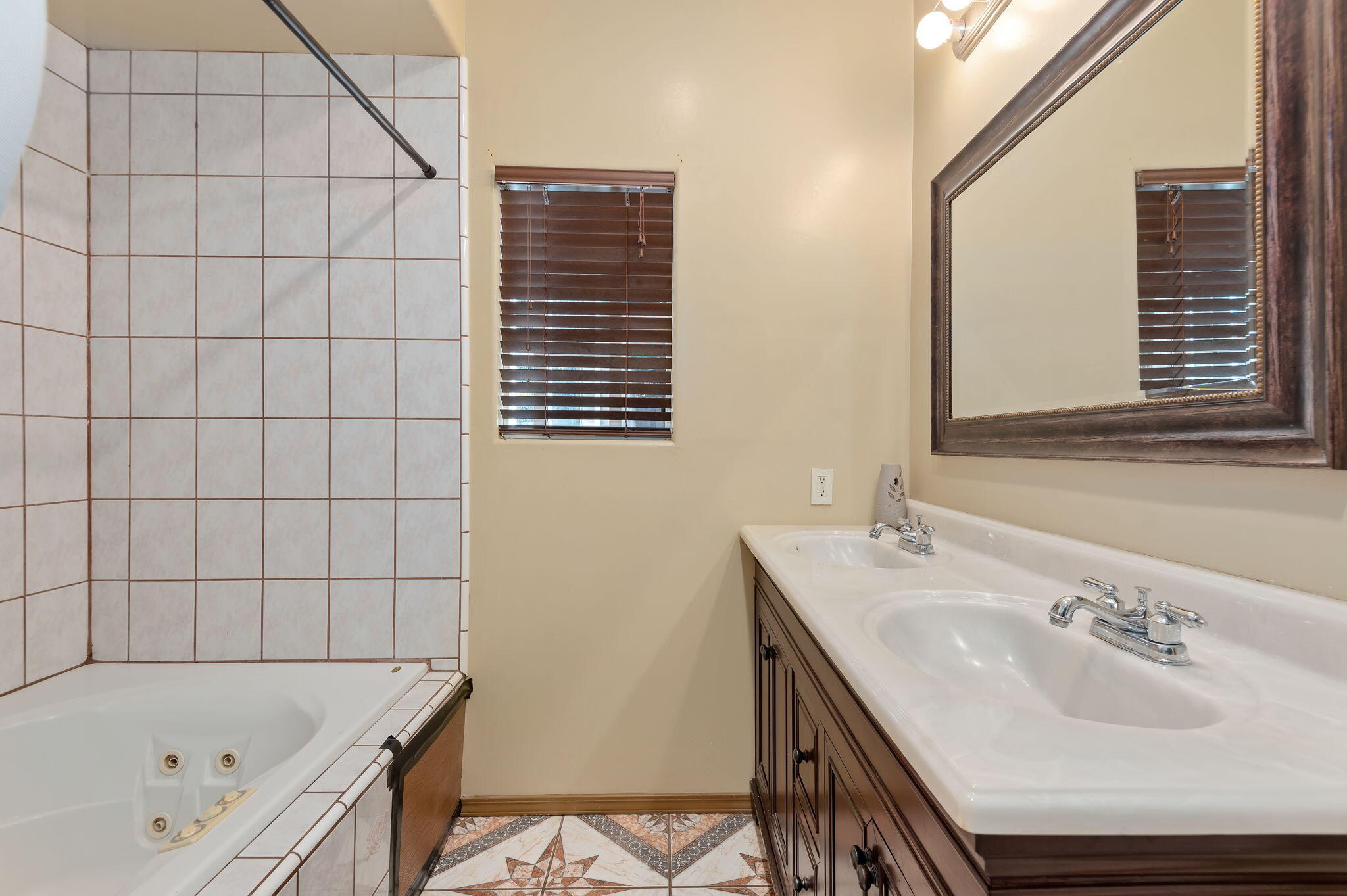 717 West Villanova Road Ojai, CA 93023 - Photo 22 of 34 a bathroom with a bathtub and a sink
