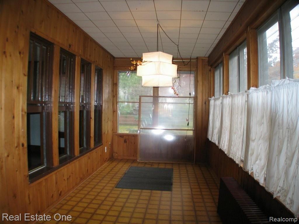 24 Maywood Avenue Pleasant Ridge, MI 48069 - Photo 6 of 18 Entry Porch