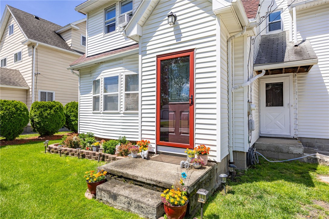 101 Polaris Street Rochester, NY 14606 - Photo 3 of 37
