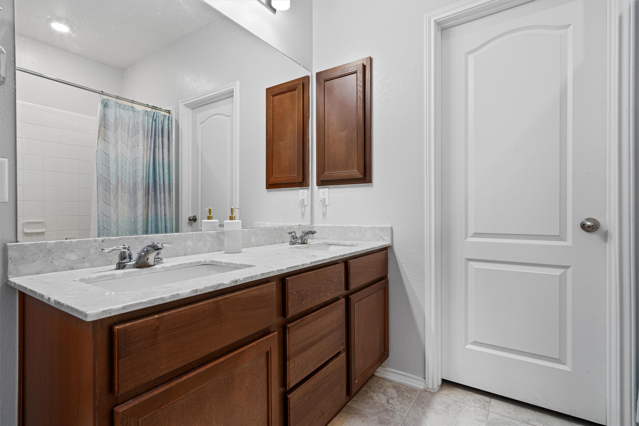 1906 Dragonfly Loop Bastrop, TX 78602 - Photo 20 of 34 a bathroom with a sink and a mirror