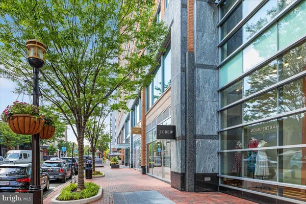 $1,000,000 | 408 Woodgrove Court, Herndon, VA 20170
