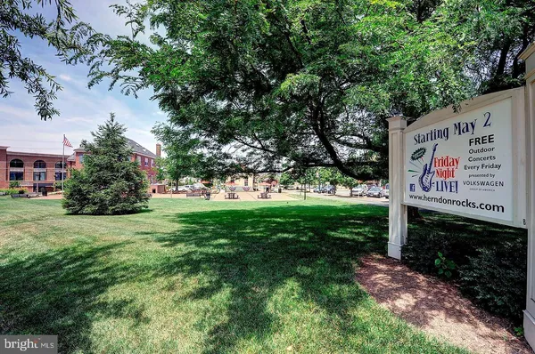 $1,000,000 | 408 Woodgrove Court, Herndon, VA 20170