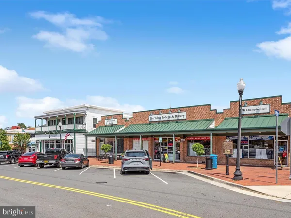 $1,000,000 | 408 Woodgrove Court, Herndon, VA 20170