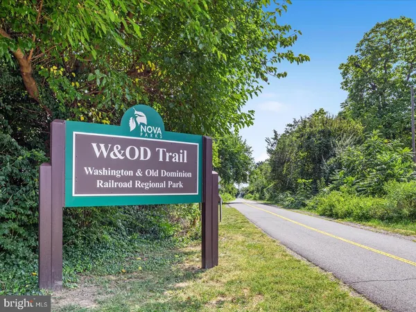 $1,000,000 | 408 Woodgrove Court, Herndon, VA 20170