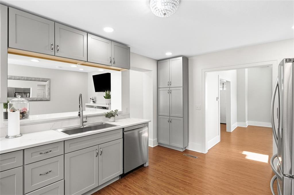 230 Crowe Avenue Mars, PA 16046 - Photo 4 of 33