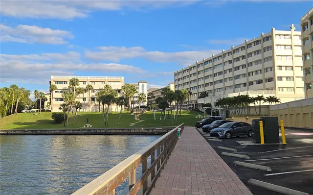 $575,000 | 100 Bluff View Drive, Unit 105C, Belleair Bluffs, FL 33770