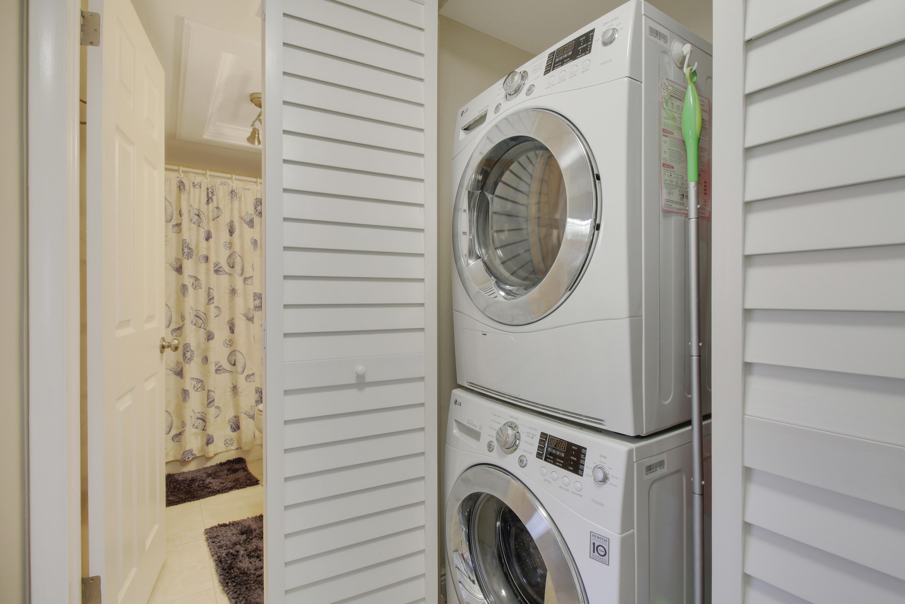 100 Waterway Road Jupiter, FL 33469 - Photo 44 of 52 Indoor Washer Dryer