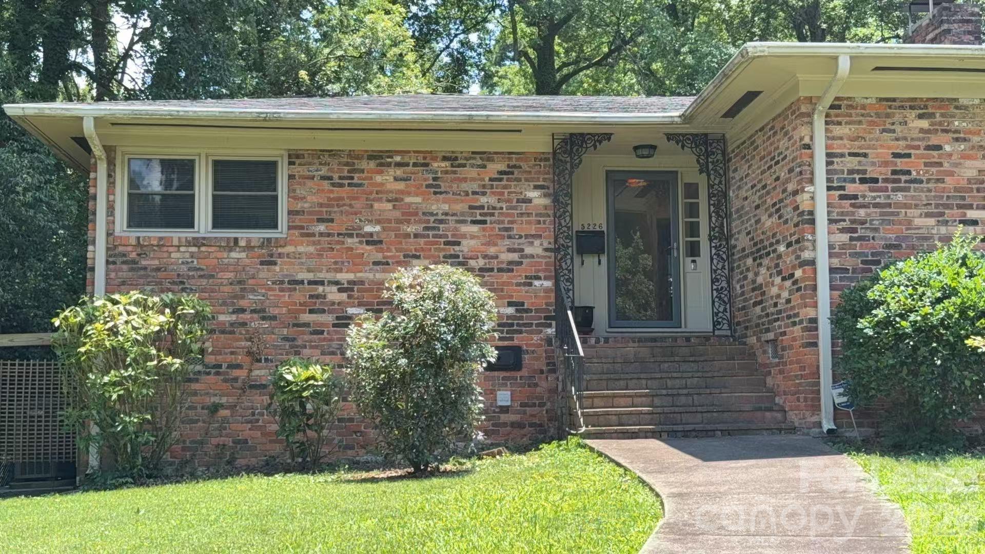 5226 Murrayhill Road Charlotte, NC 28210 - Photo 3 of 33