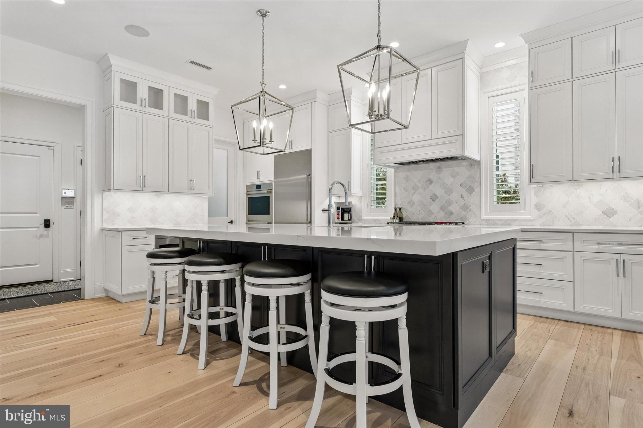 26 Rue Street Wayne, PA 19087 - Photo 13 of 50 Oversized Island