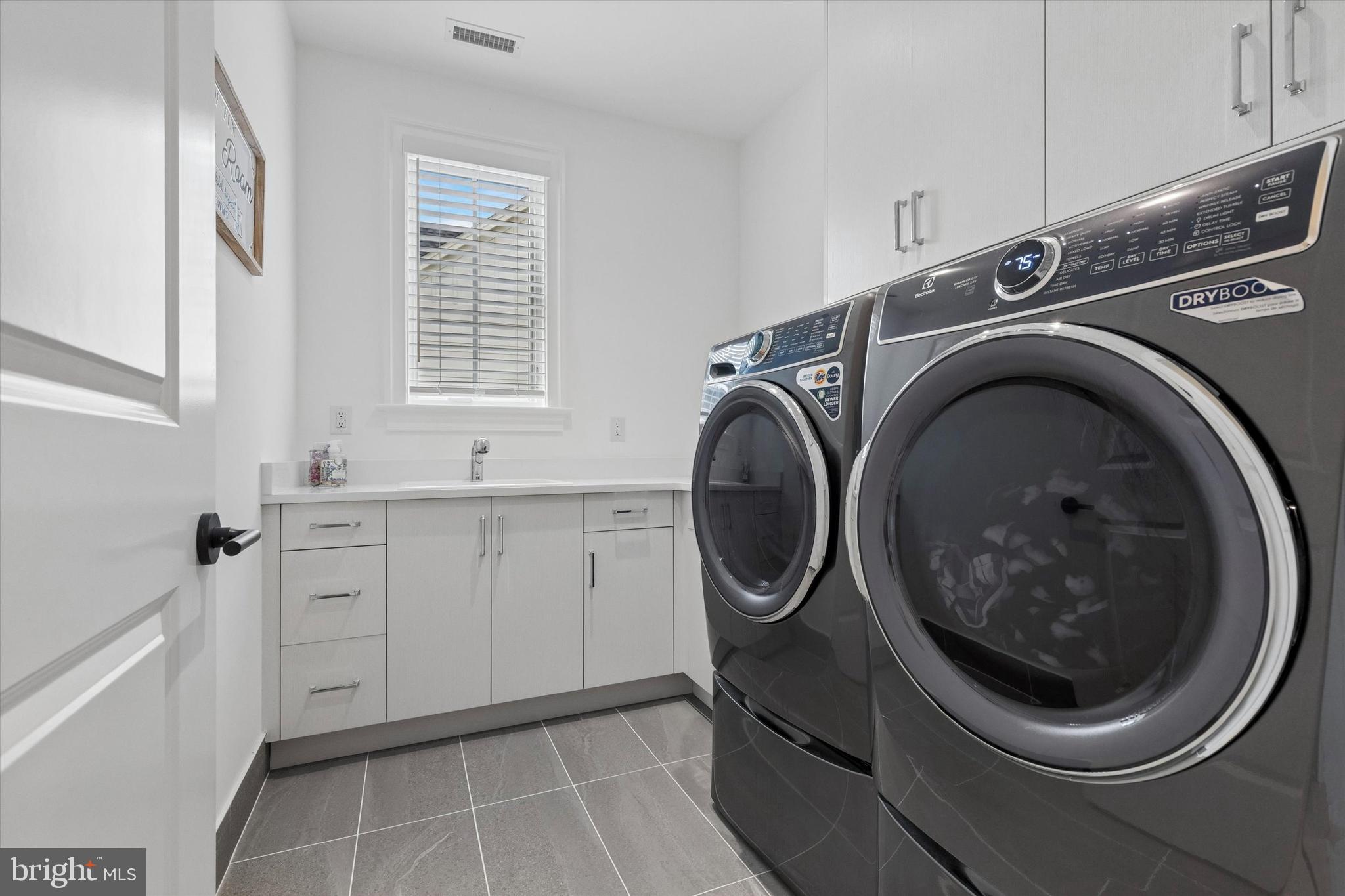 26 Rue Street Wayne, PA 19087 - Photo 38 of 50 Second Level Laundry Room