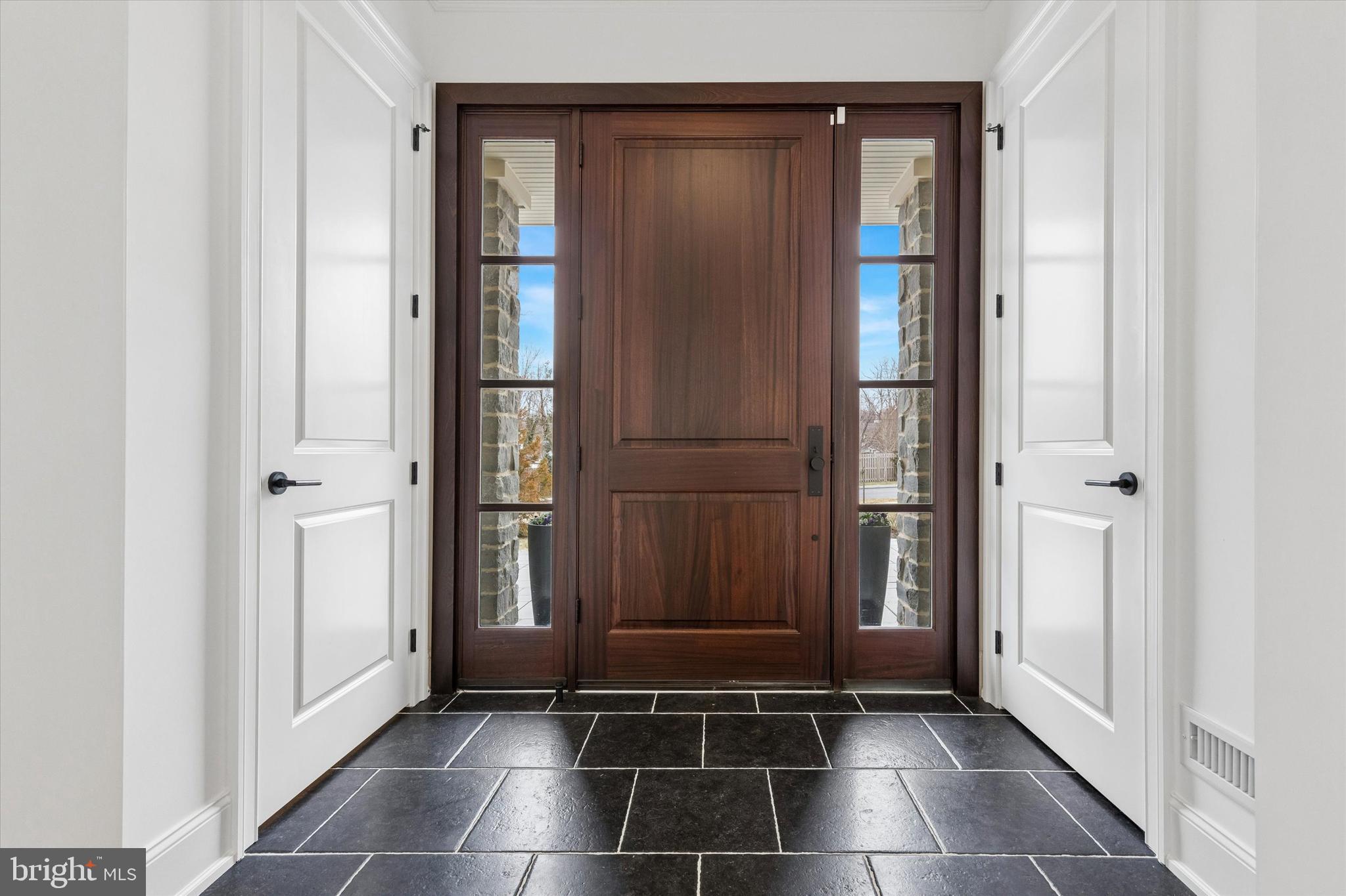 26 Rue Street Wayne, PA 19087 - Photo 4 of 50 Front Entryway