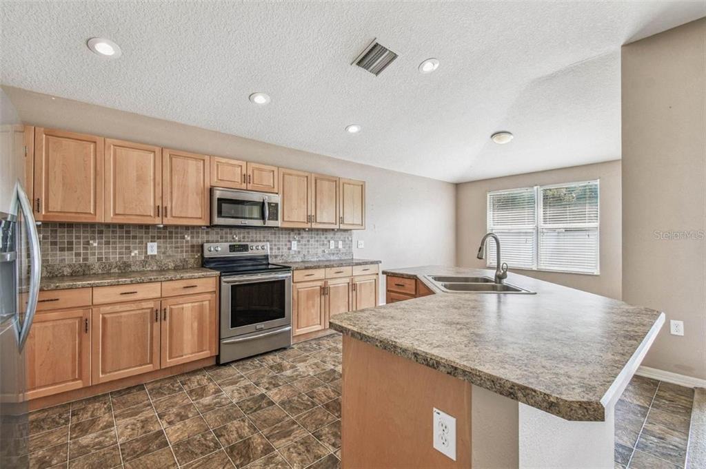 34828 Prairie Ridge Way Zephyrhills, FL 33541 - Photo 18 of 34 Gallery Image 18