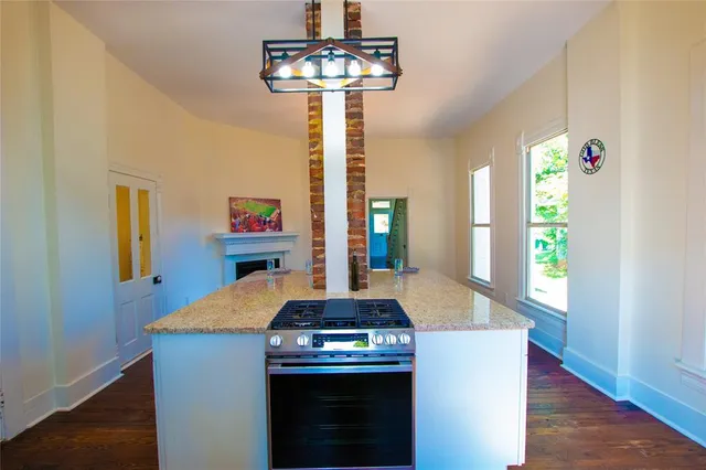 $284,900 | 606 South May Street, Palestine, TX 75801