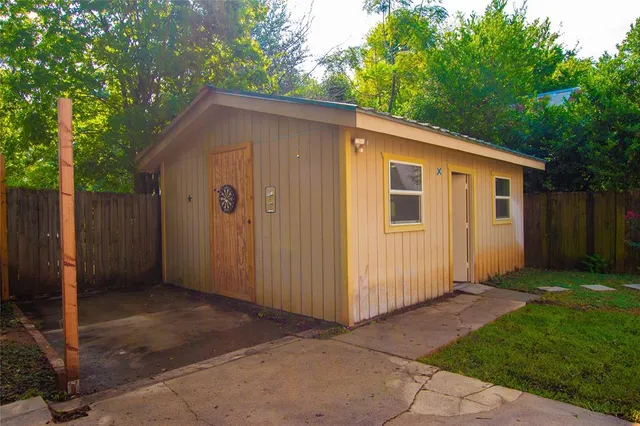 $284,900 | 606 South May Street, Palestine, TX 75801