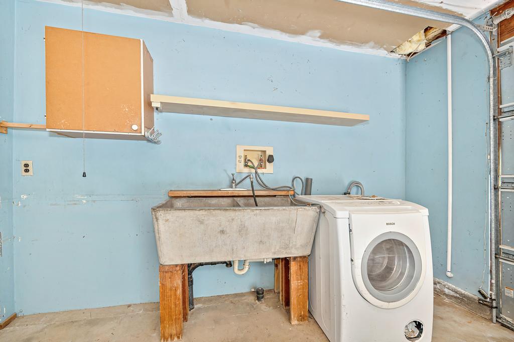 4751 Meadowview Acres Road Cool, CA 95614 - Photo 43 of 51 a utility room with dryer and washer
