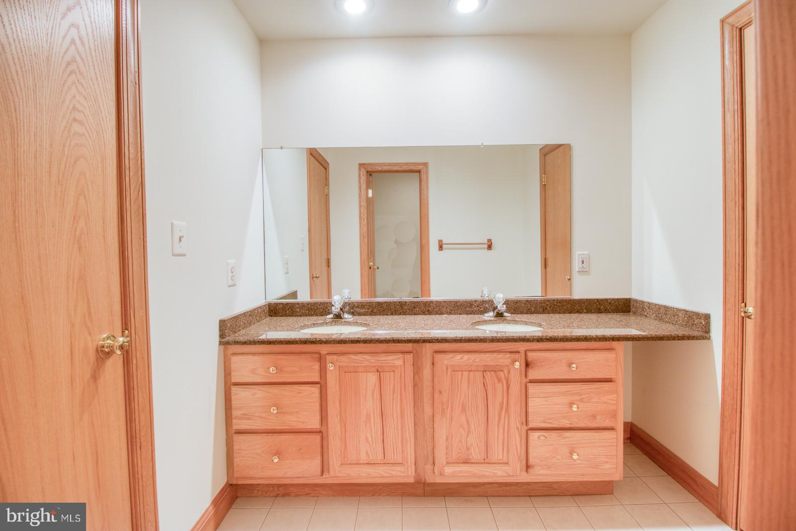 14016 Harrisville Road Mount Airy, MD 21771 - Photo 31 of 69 Upstairs bathroom