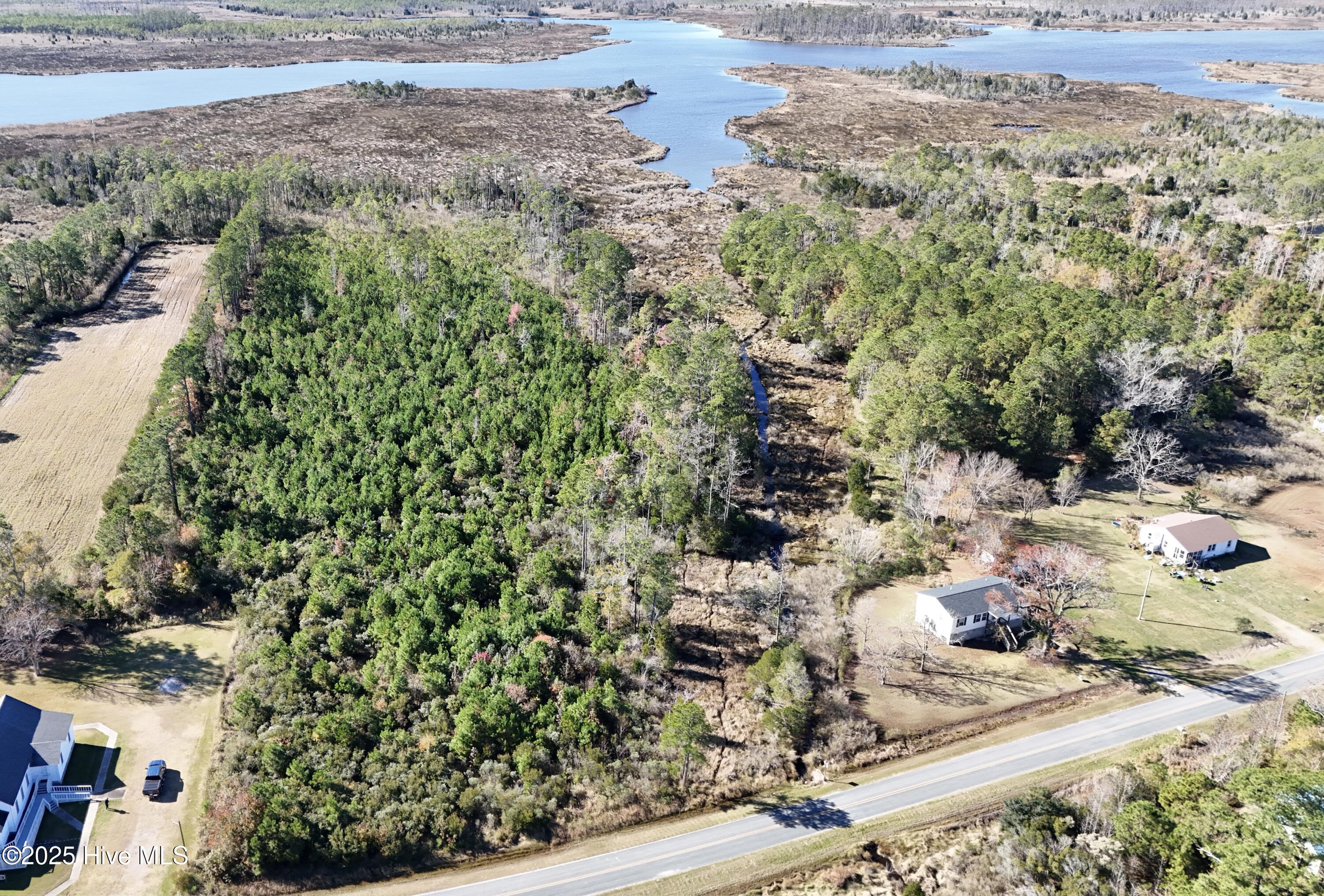 4876 Loop Road Scranton, NC 27875 - Photo 2 of 23 dji_fly_20251117_104706_0465_17633950884