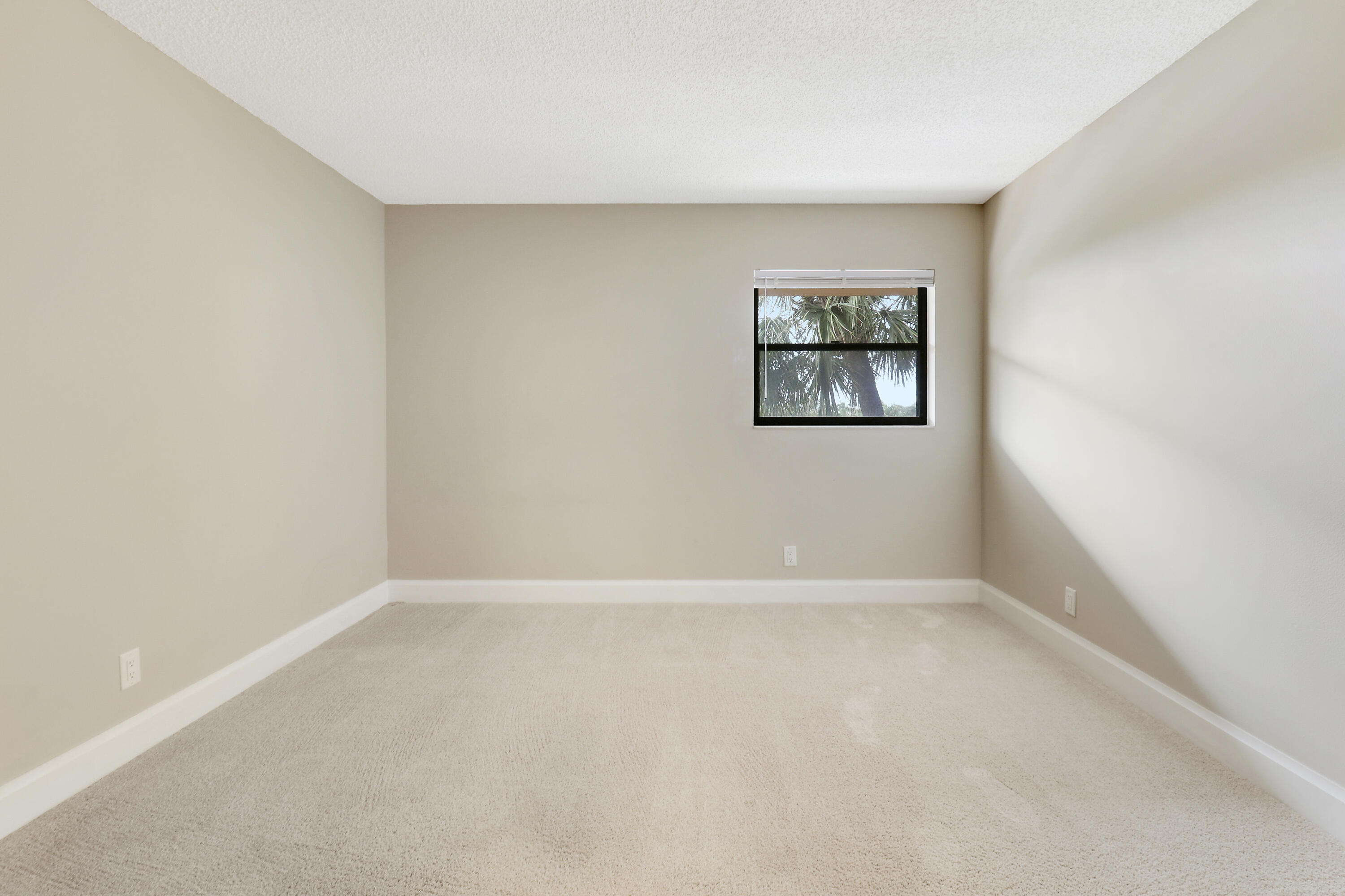 1036 Highway 1, Unit 321 North Palm Beach, FL 33408 - Photo 26 of 40 an empty room with a window