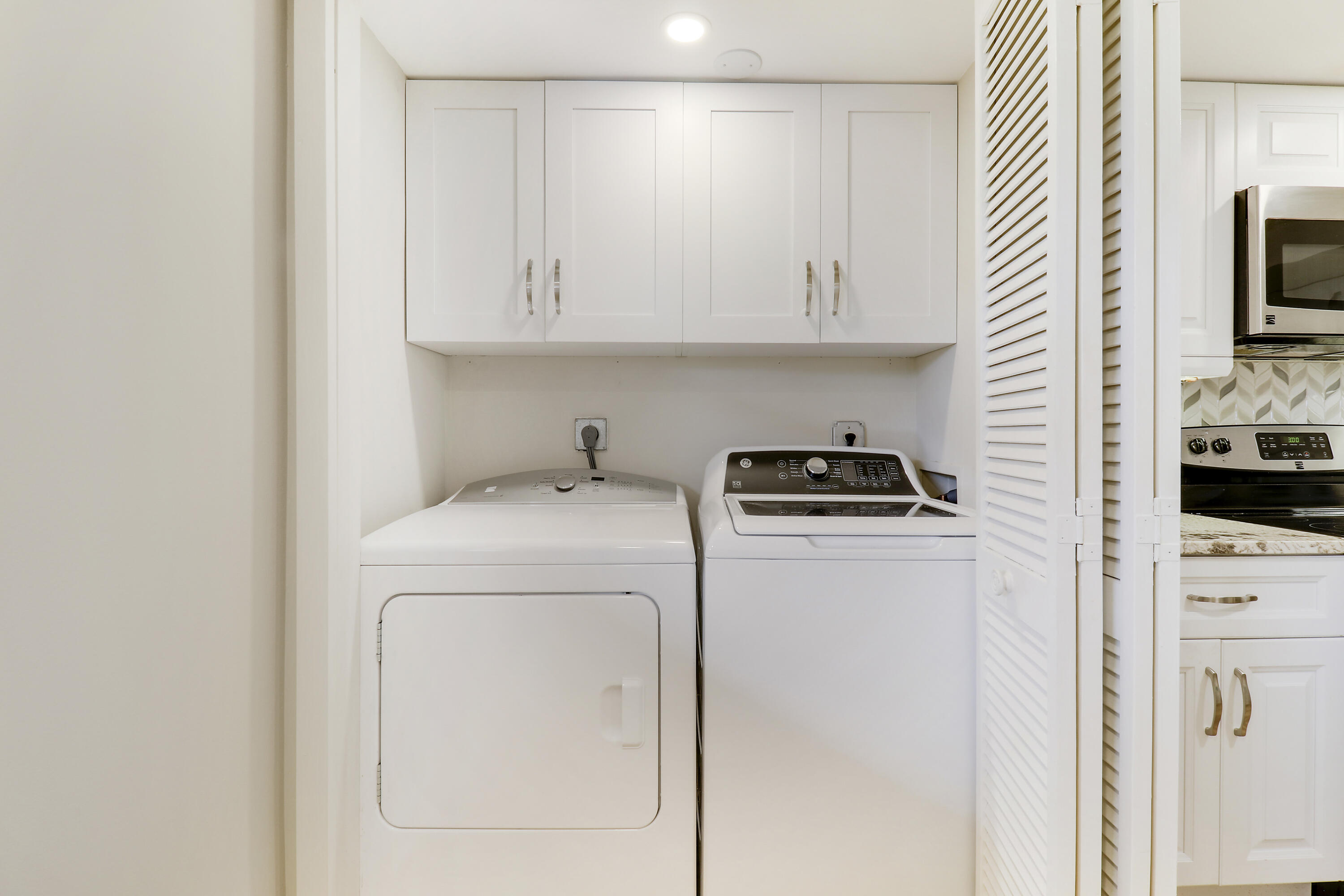 1036 Highway 1, Unit 321 North Palm Beach, FL 33408 - Photo 30 of 40 a utility room with dryer and washer