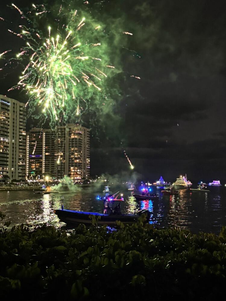 1036 Highway 1, Unit 321 North Palm Beach, FL 33408 - Photo 39 of 40 a view of a yard