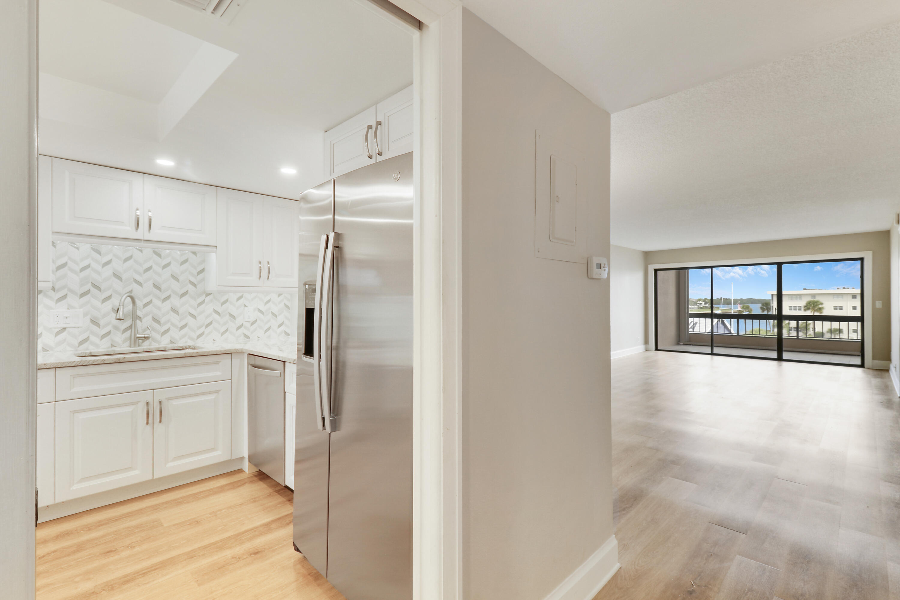 1036 Highway 1, Unit 321 North Palm Beach, FL 33408 - Photo 7 of 40 a bathroom with a shower and a tub