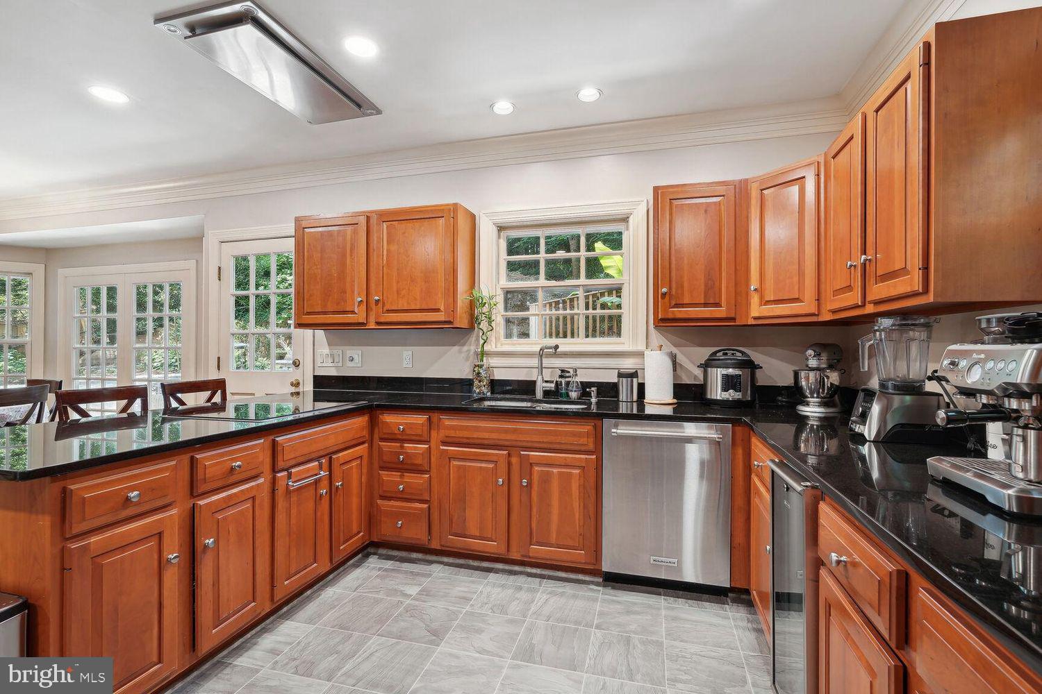 6207 Winnebago Road Bethesda, MD 20816 - Photo 7 of 30