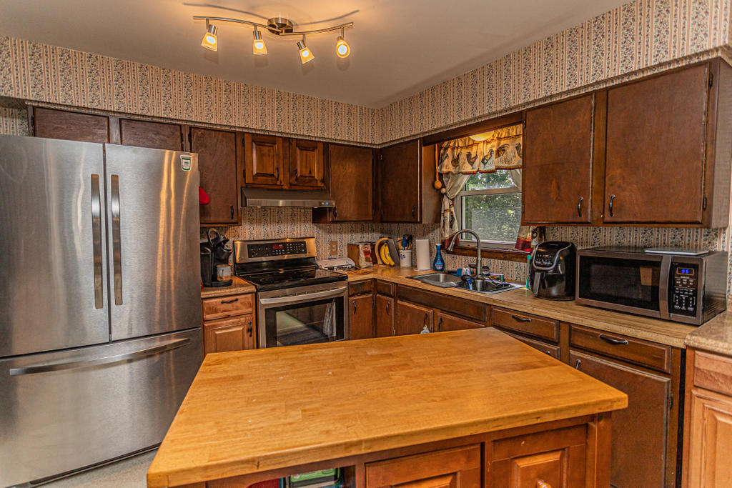 5 Allen Street Jay, ME 04239 - Photo 2 of 27 photo (5 of 28)