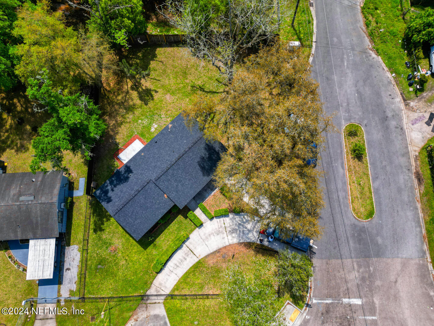 5142 Moncrief Road Jacksonville, FL 32209 - Photo 25 of 27 an aerial view of a house with swimming pool and large trees