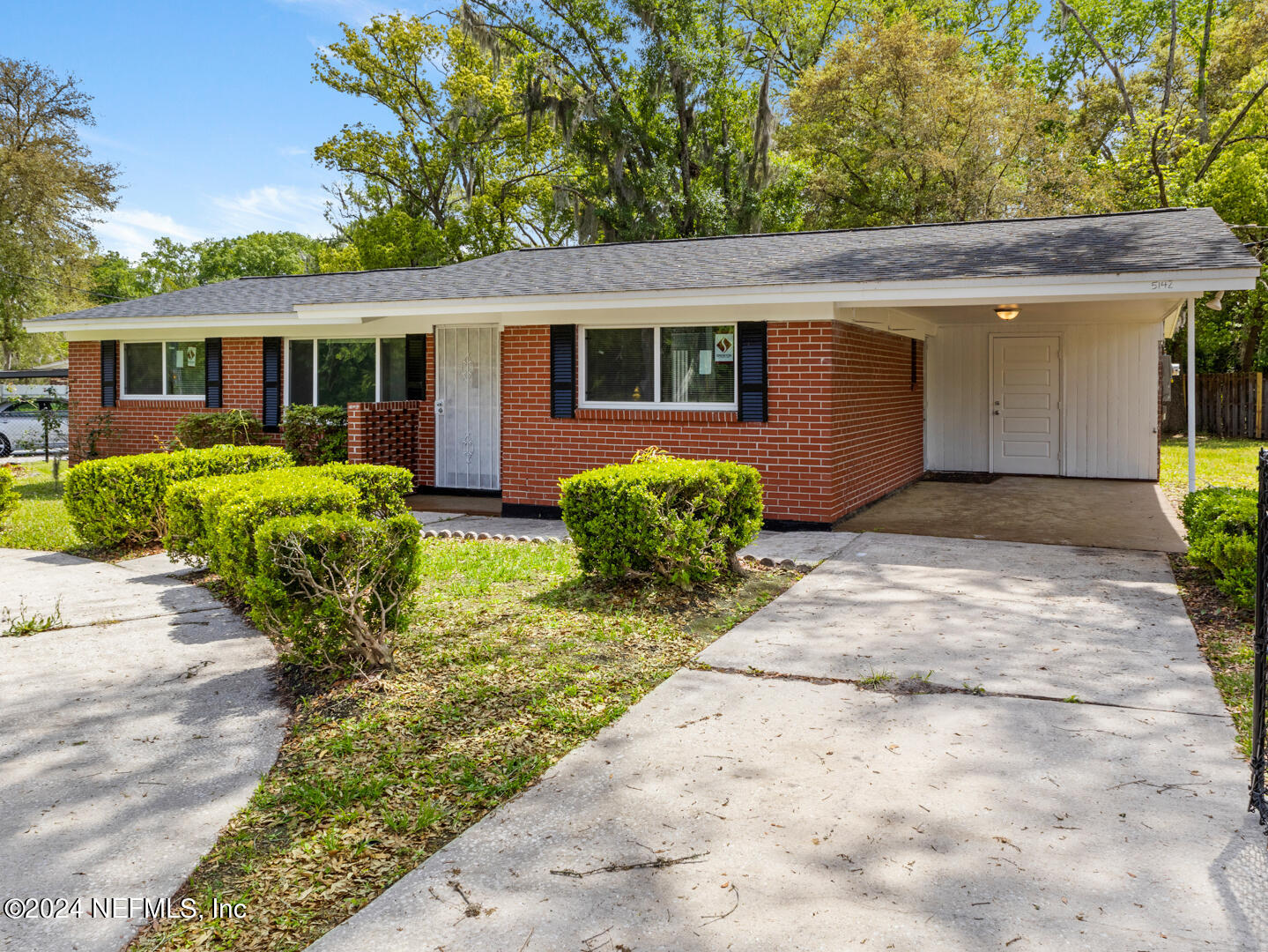 5142 Moncrief Road Jacksonville, FL 32209 - Photo 3 of 27 a front view of house with yard outdoor seating and green space