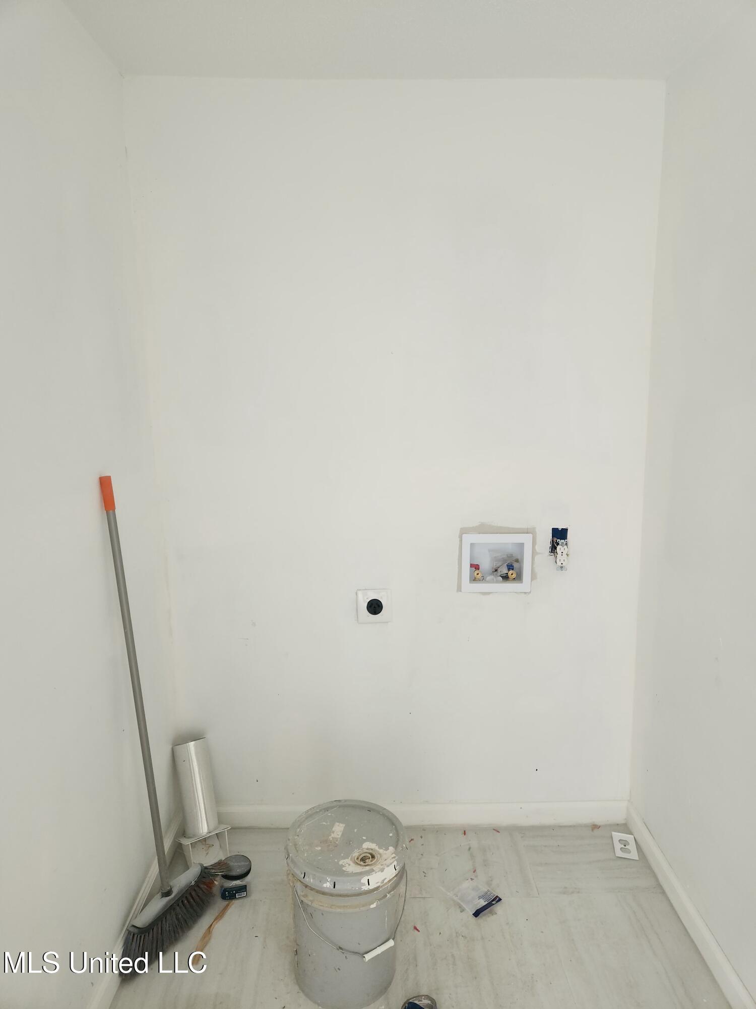 3222 High Road Hernando, MS 38632 - Photo 21 of 25 Laundry Area