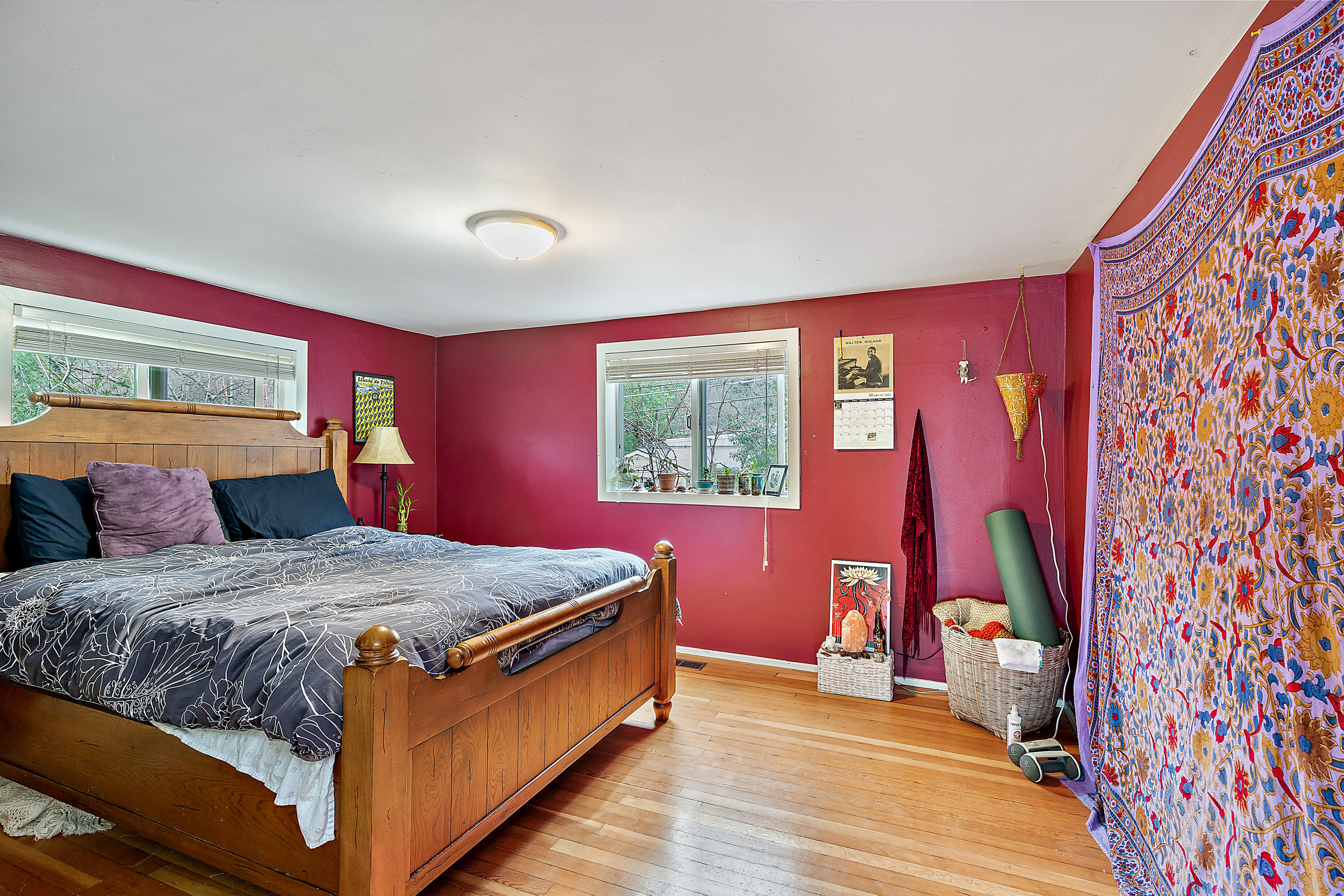 735 Roca Street Ashland, OR 97520 - Photo 15 of 56 1183 Prospect Bedroom 1