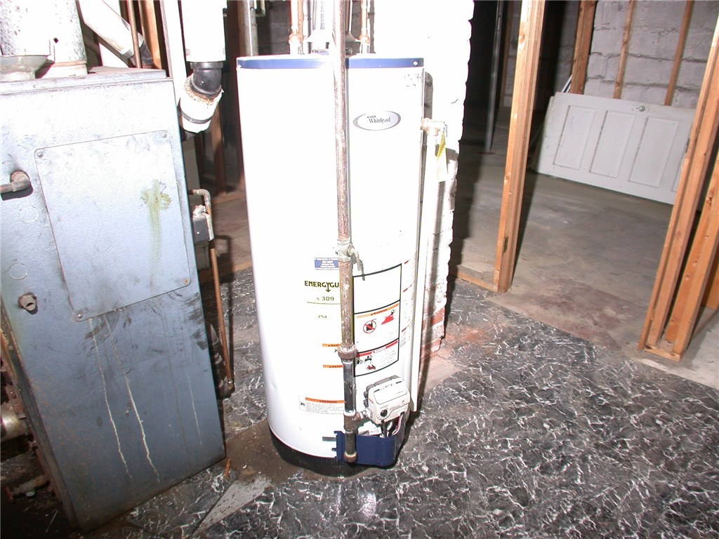 159 Rutherglen Avenue Providence, RI 02907 - Photo 36 of 39 Gas 40 gallon hot water