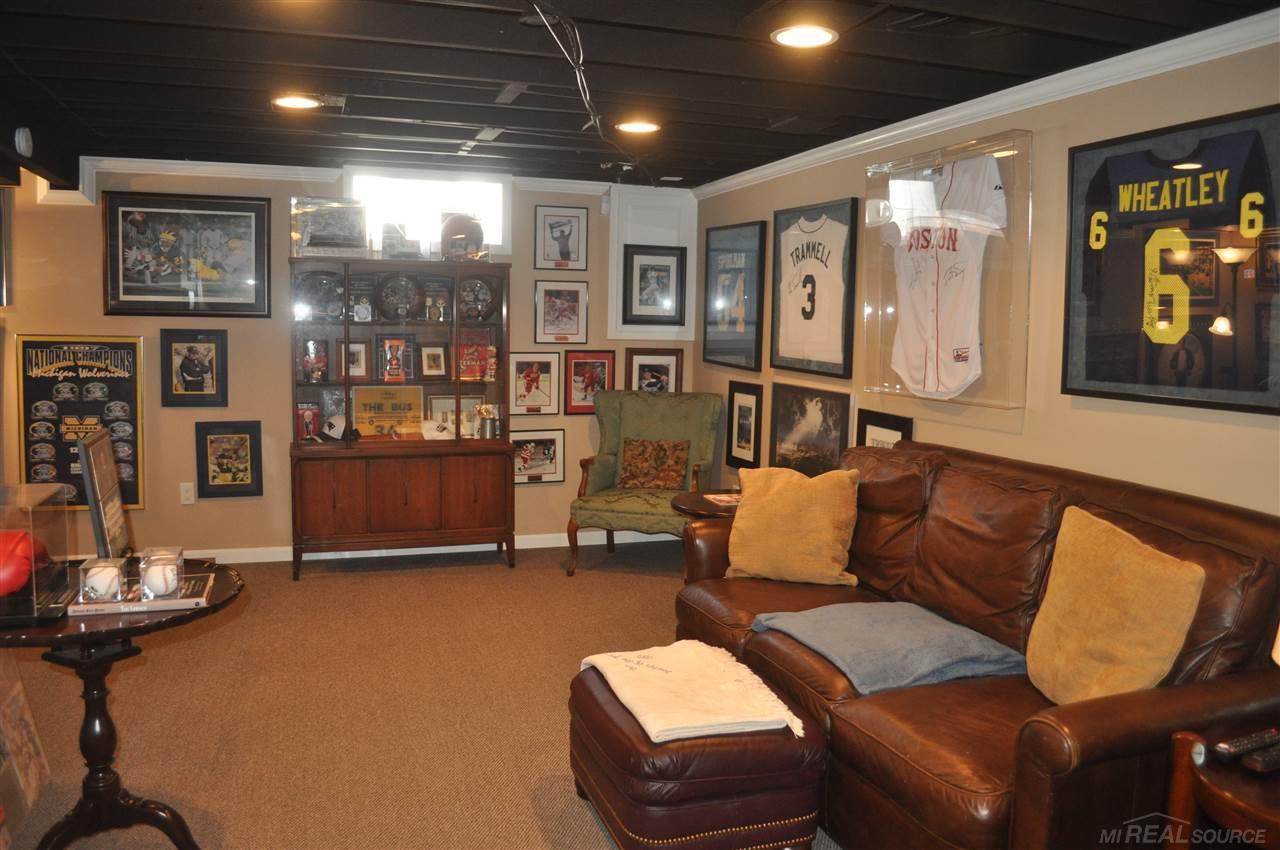 7041 Hatchery Road Waterford, MI 48327 - Photo 34 of 35 31367714-33.JPG
