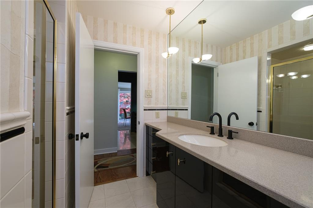 204 Buckingham Road Pittsburgh, PA 15215 - Photo 18 of 25 Gallery Image 18