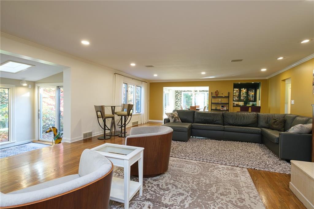 204 Buckingham Road Pittsburgh, PA 15215 - Photo 6 of 25 Gallery Image 6