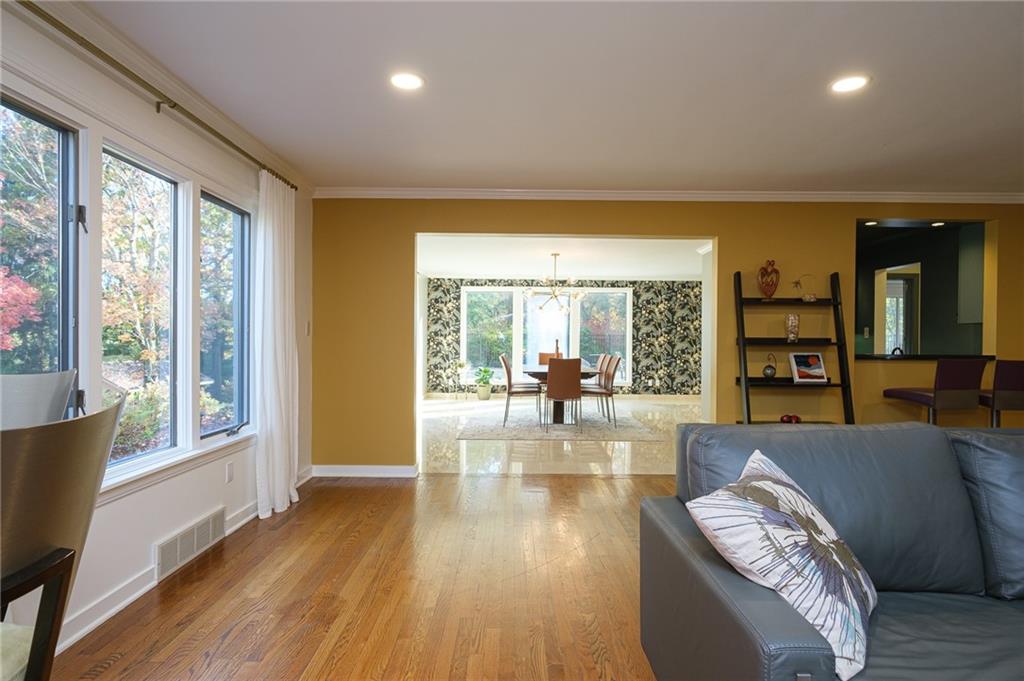 204 Buckingham Road Pittsburgh, PA 15215 - Photo 8 of 25 Gallery Image 8