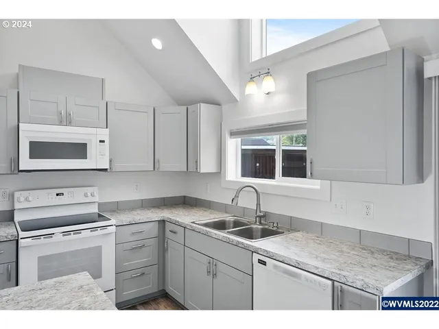 $649,900 | 1117 6th Street Northwest, Salem, OR 97304