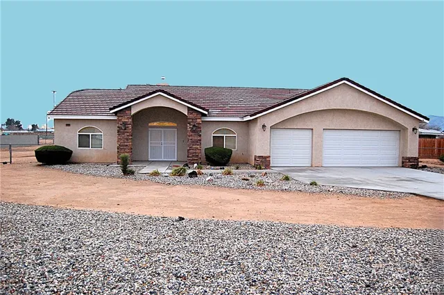 $456,000 | 12999 Algonquin Road, Apple Valley, CA 92308